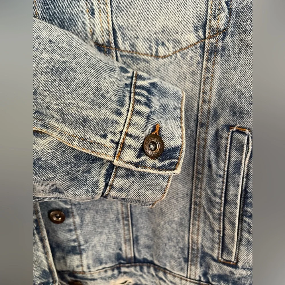 Women's Oversized Destroyed Denim Jacket - Picture 10 of 14